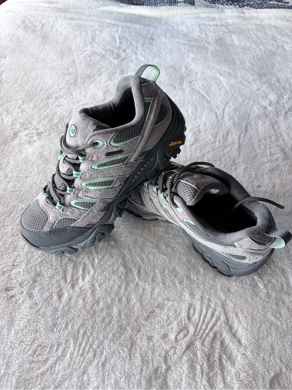 Merrell Moab 2 Waterproof Hiking Shoes Womens Size 10 Gray Mint Green Low Top